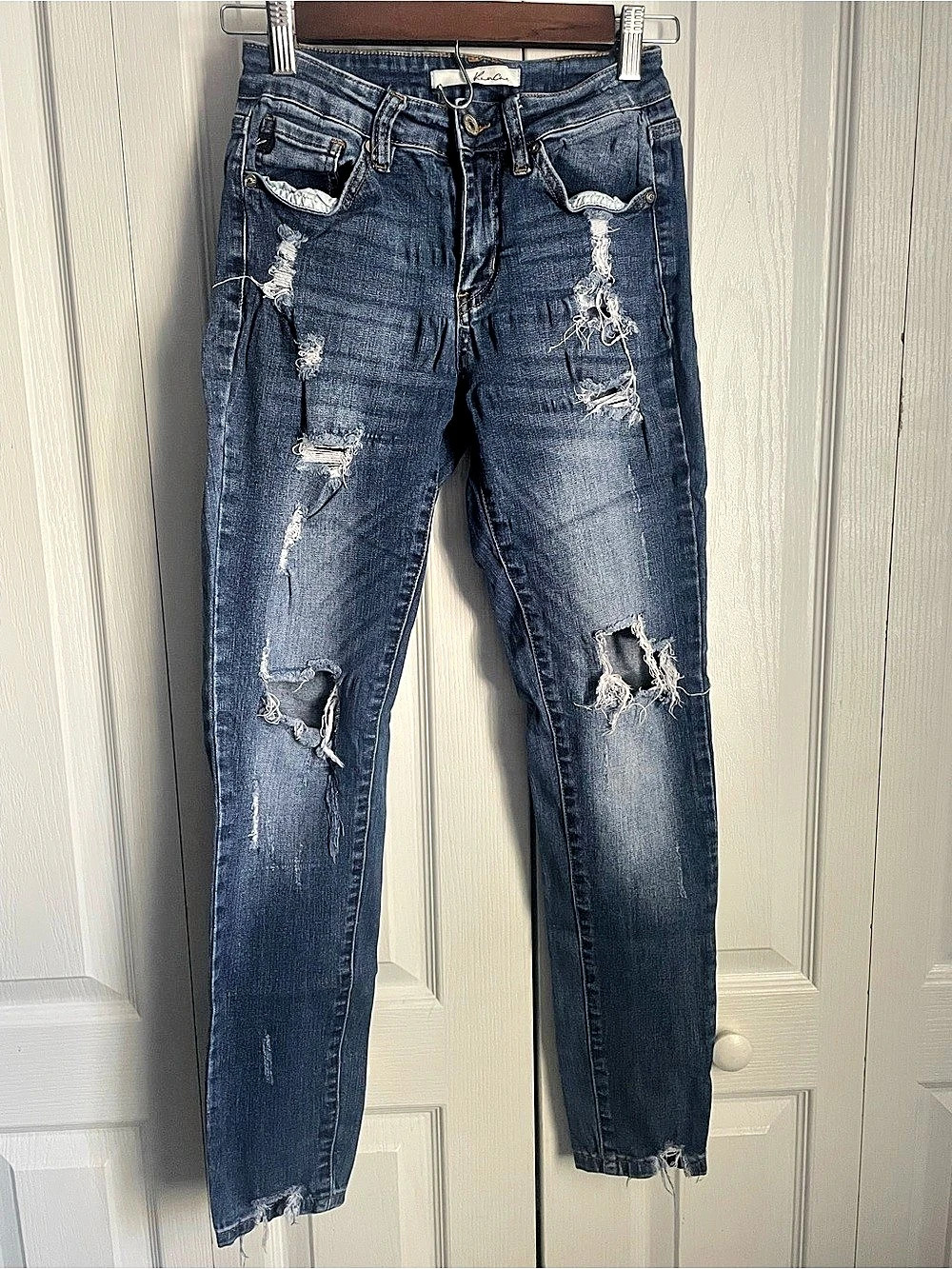 KanCan distressed skinny jeans, size 3/25